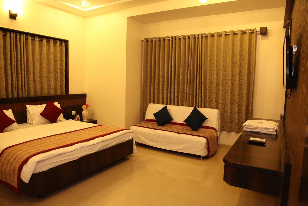 Hotel Sai Ramanand Ширди Экстерьер фото
