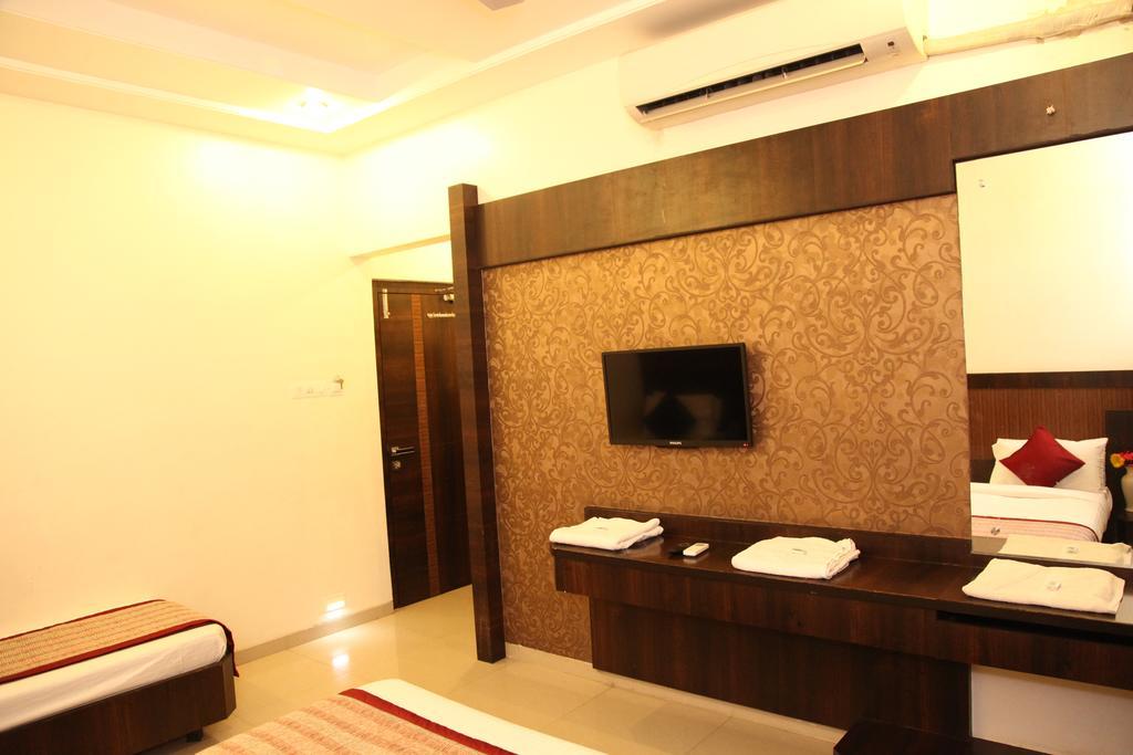 Hotel Sai Ramanand Ширди Экстерьер фото